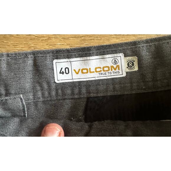 Men's Volcom Shorts Size 40 Gray Frickin Chino - Picture 2 of 7